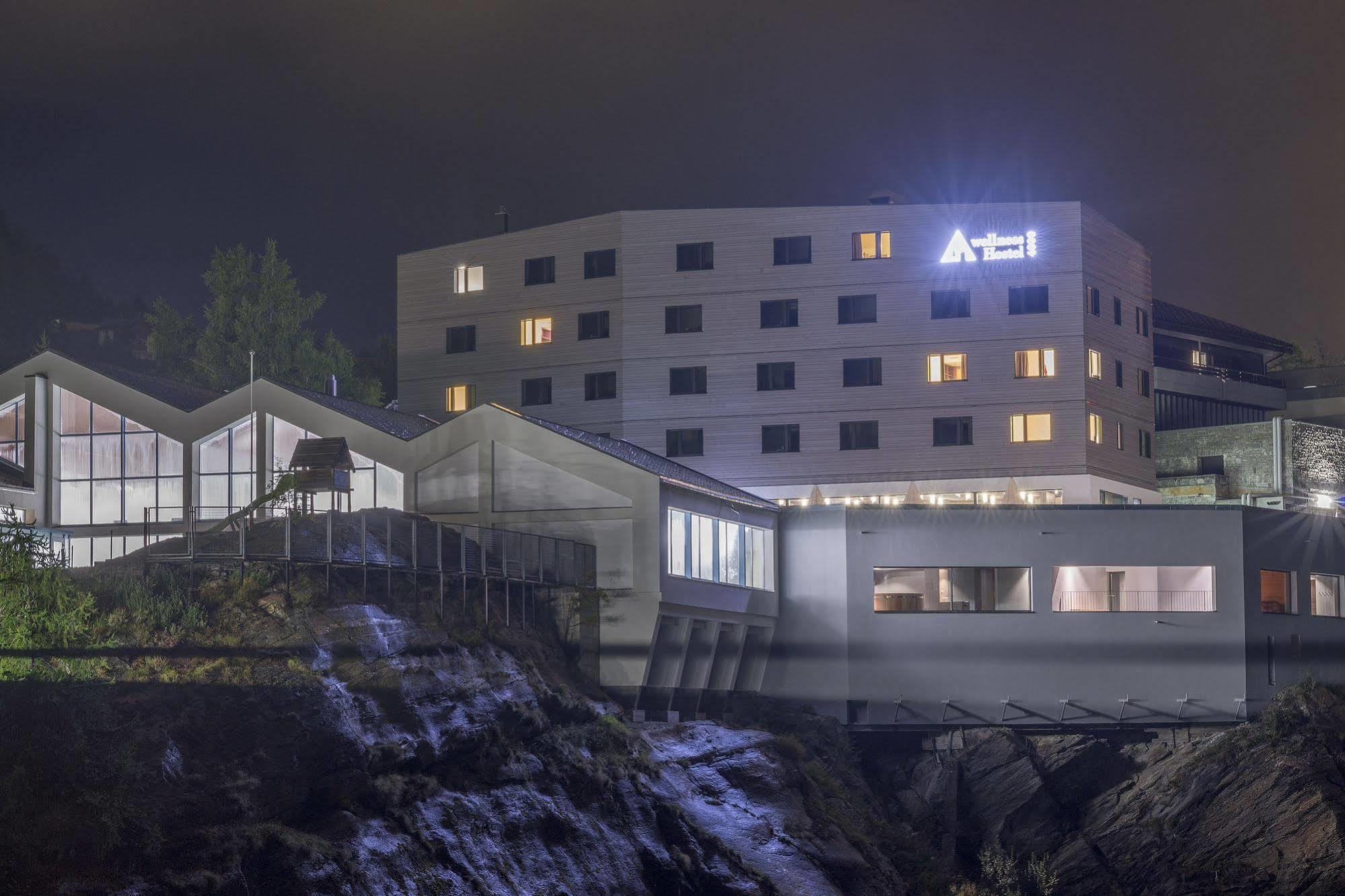 Saas-Fee Wellnesshostel4000 Esterno foto