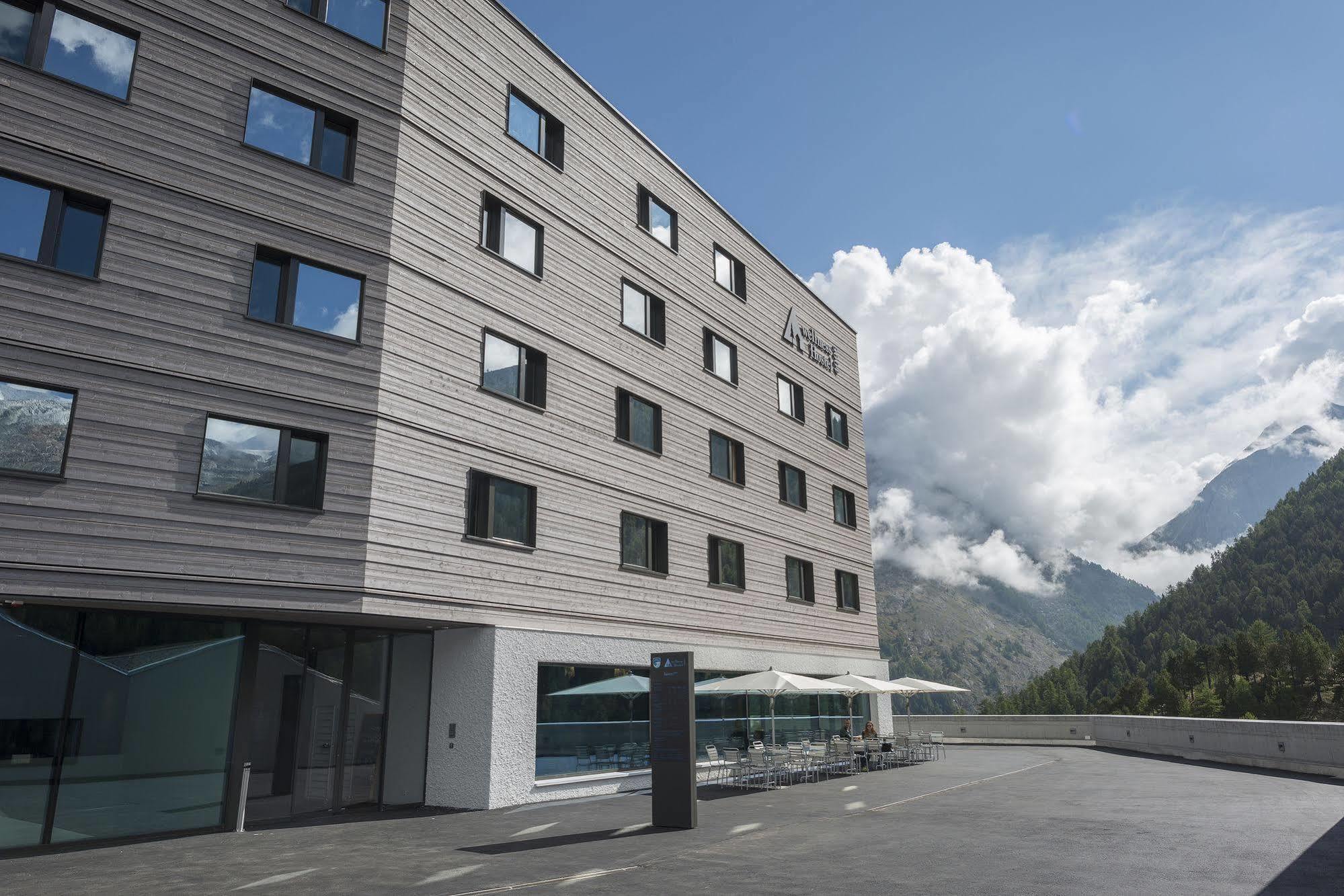 Saas-Fee Wellnesshostel4000 Esterno foto