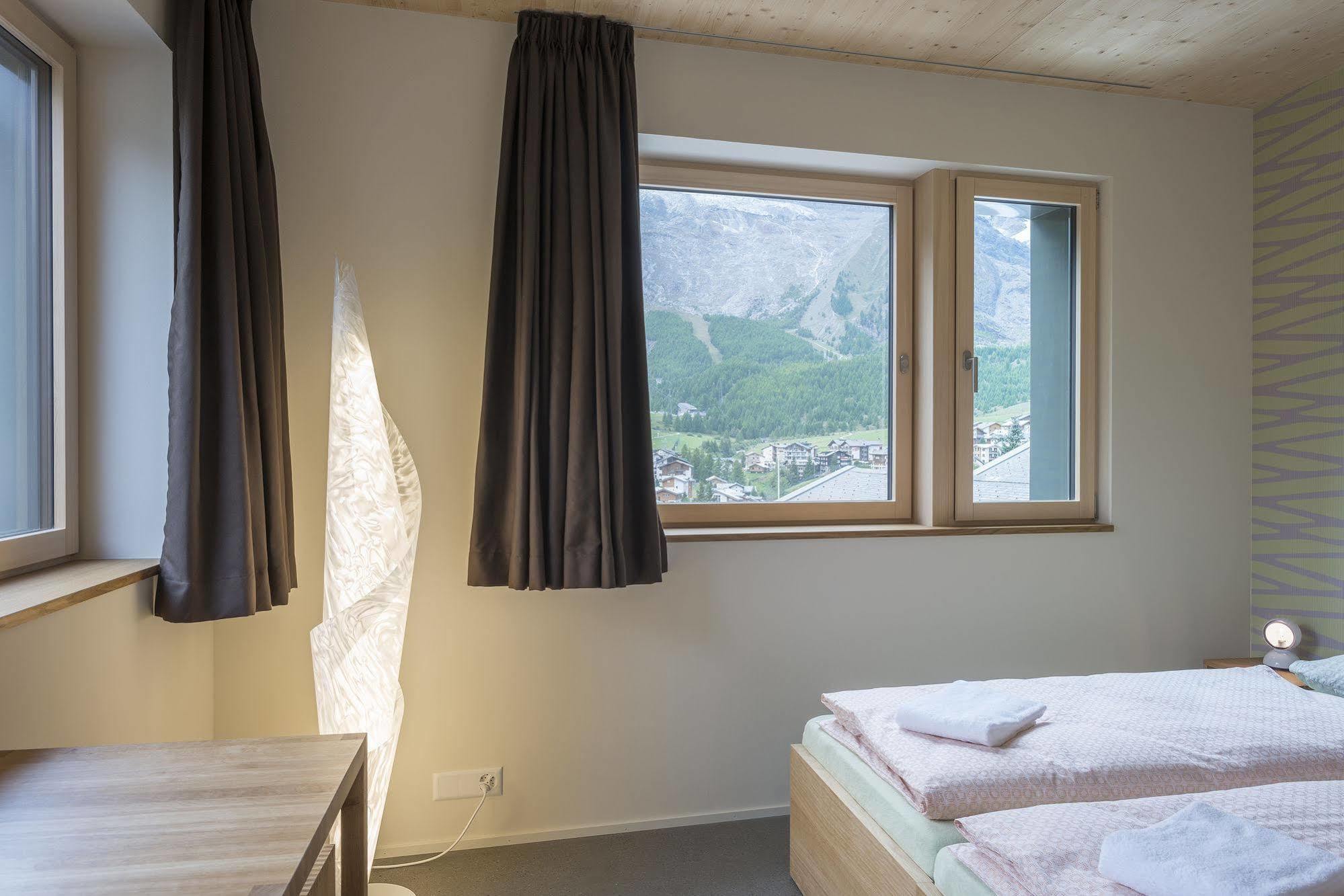Saas-Fee Wellnesshostel4000 Esterno foto