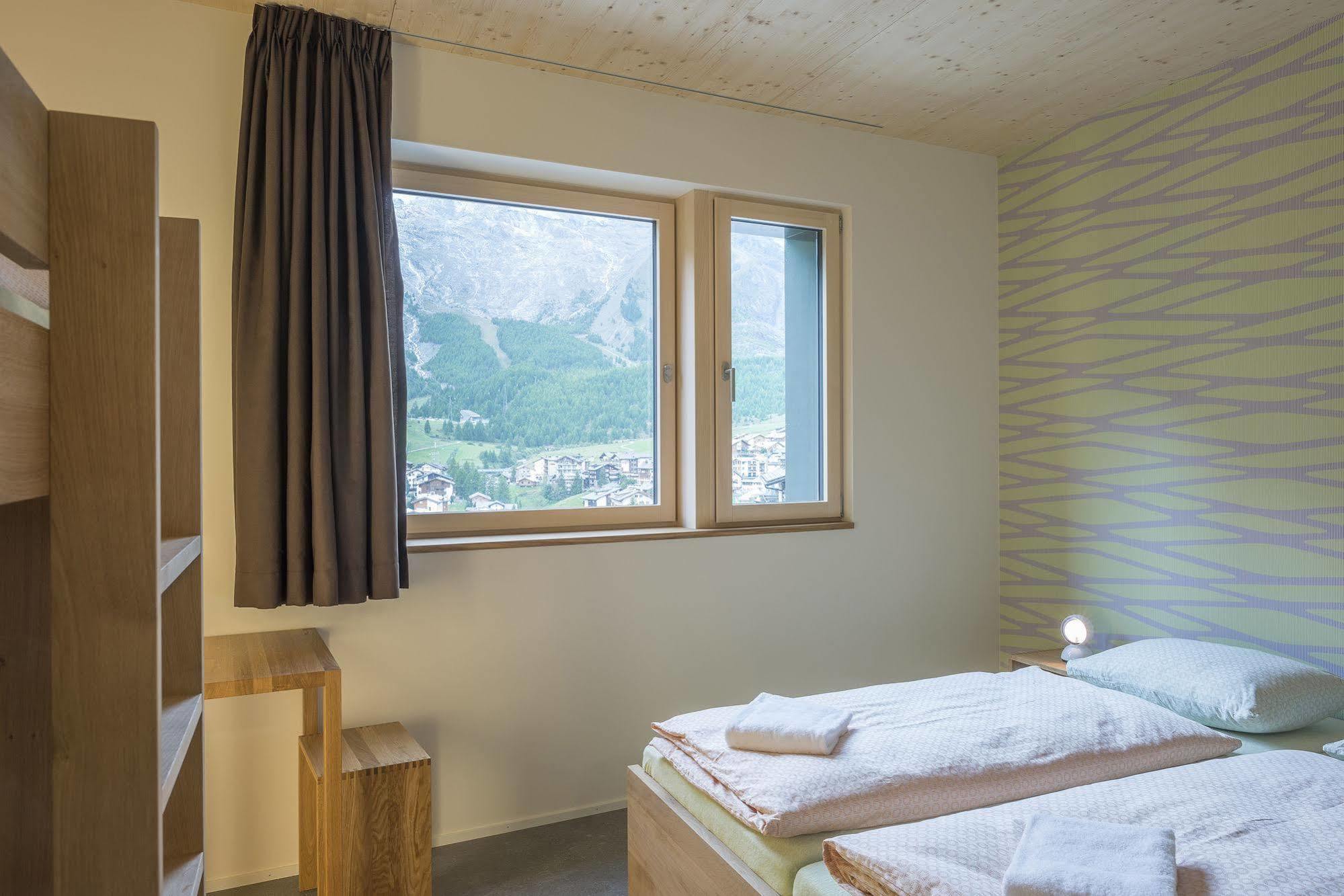 Saas-Fee Wellnesshostel4000 Esterno foto