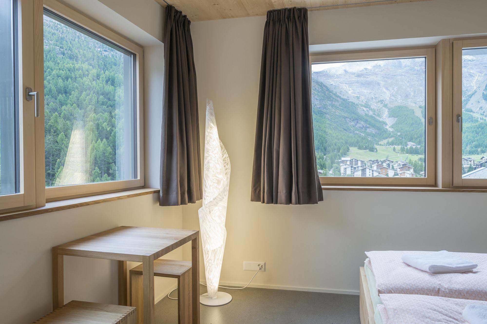 Saas-Fee Wellnesshostel4000 Esterno foto