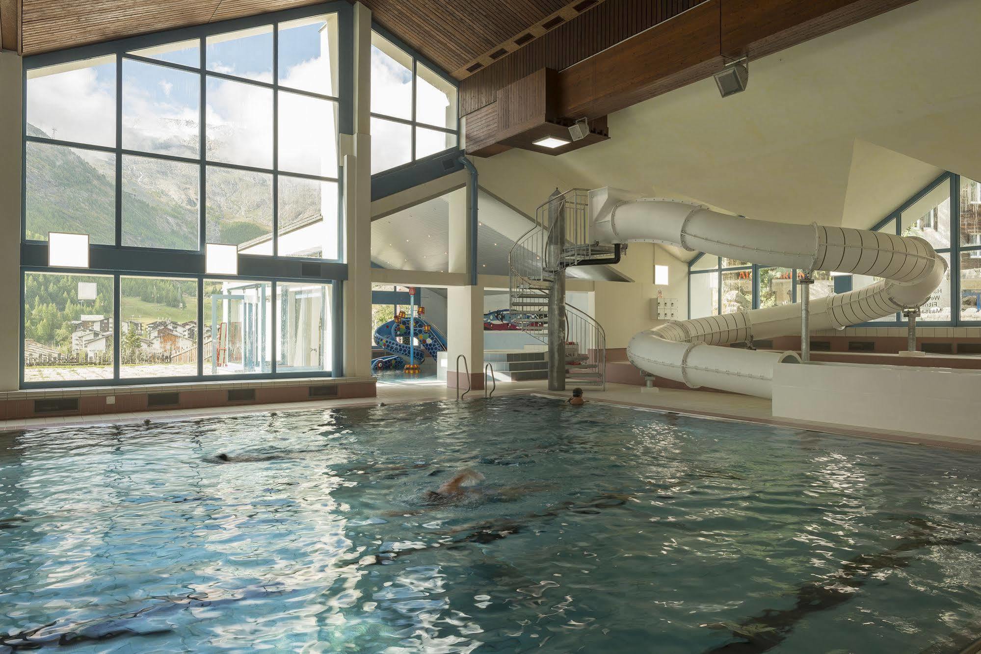 Saas-Fee Wellnesshostel4000 Esterno foto